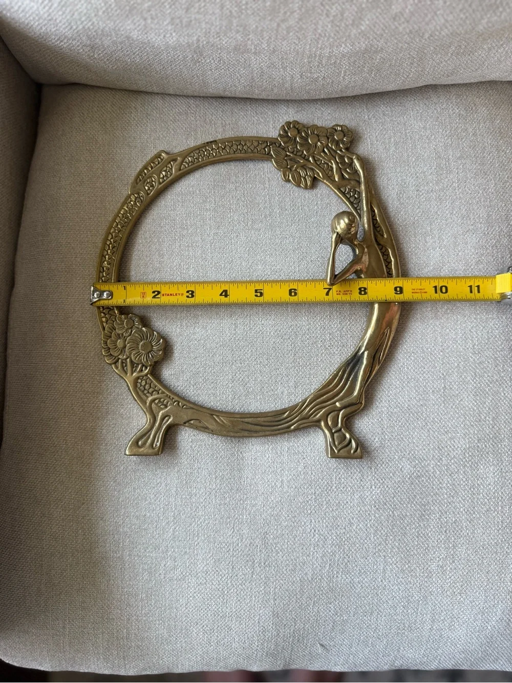 N/A ornate round
